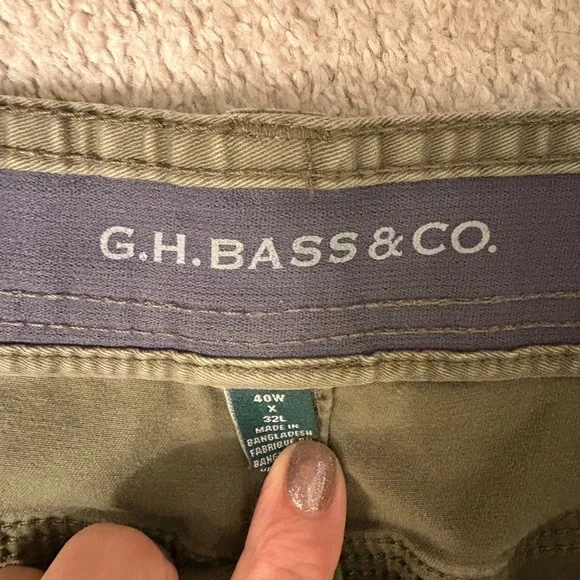 Men’s G.H. Bass & Co. Khaki Green Trousers - Picture 2 of 3